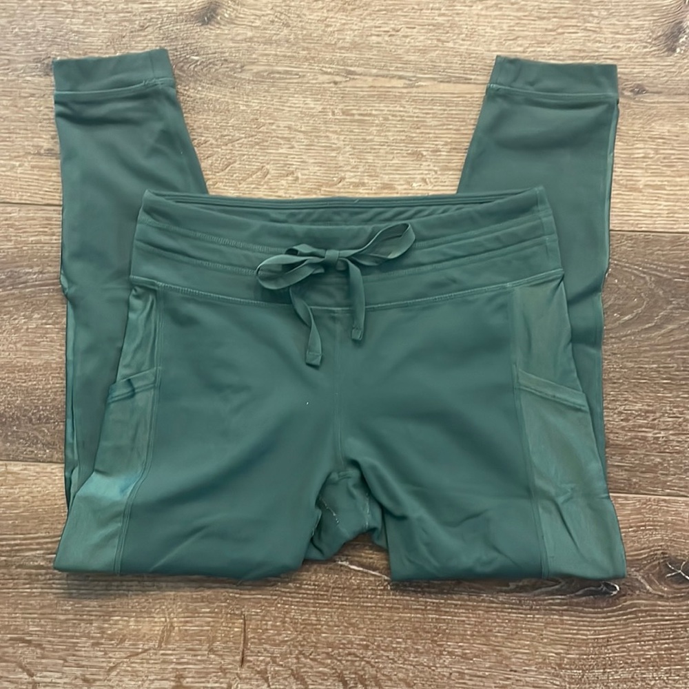 Powerhold Capri leggings by Fablethic